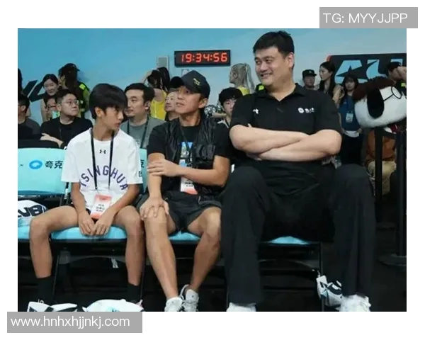 姚明携家人共度幸福时光展现温馨家庭生活的美好瞬间