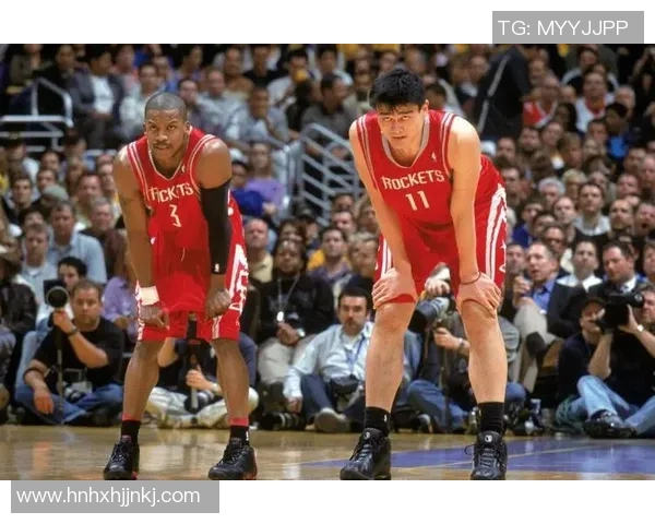 邓伟与姚明的传奇故事：从篮球场到人生舞台的精彩交汇