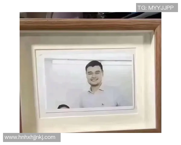 姚明化身白衣天使在医院中展现医者仁心与篮球精神的完美结合