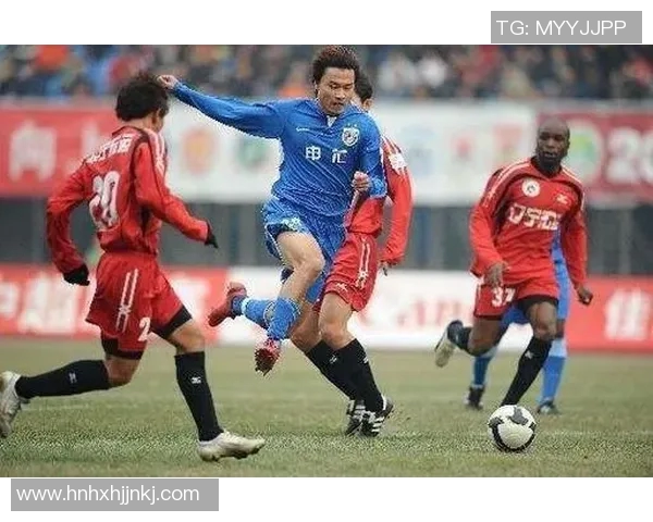 揭秘足球场上的黑暗面最脏的足球明星背后的故事与争议 揭秘足球场上的黑暗面最脏的足球明星背后的故事与争议