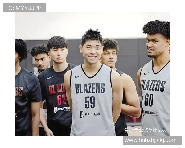篮球明星回顾昔日风采细看自己照片感慨万千的瞬间 篮球明星回顾昔日风采细看自己照片感慨万千的瞬间
